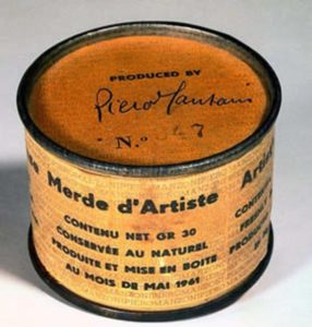 Piero Manzoni, 1961. Scatola di latta, carta stampata e feci.